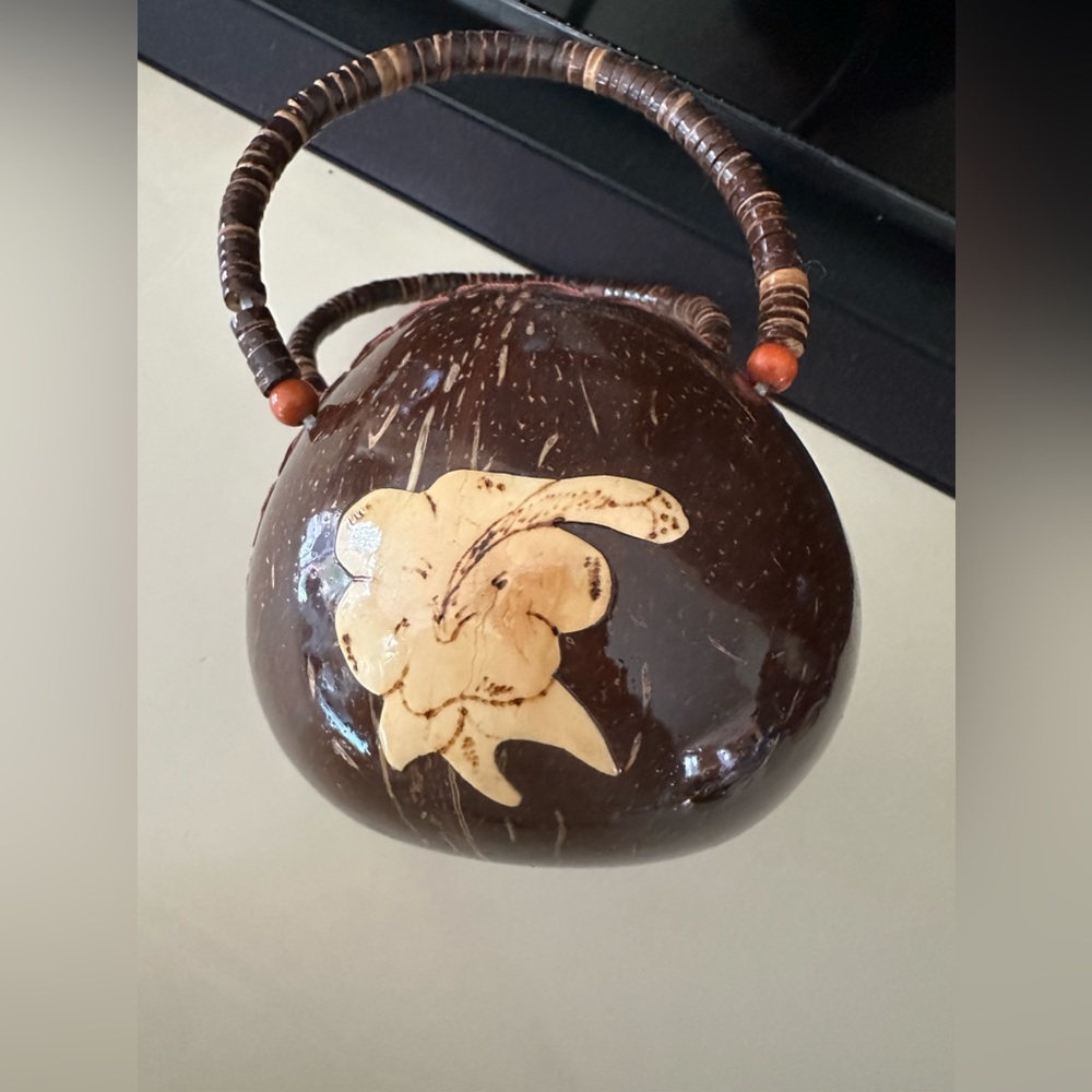 NEW Finely Handcrafted Hawaii Aloha Coconut Shell Purse Bag Handle Clutch 2 Side